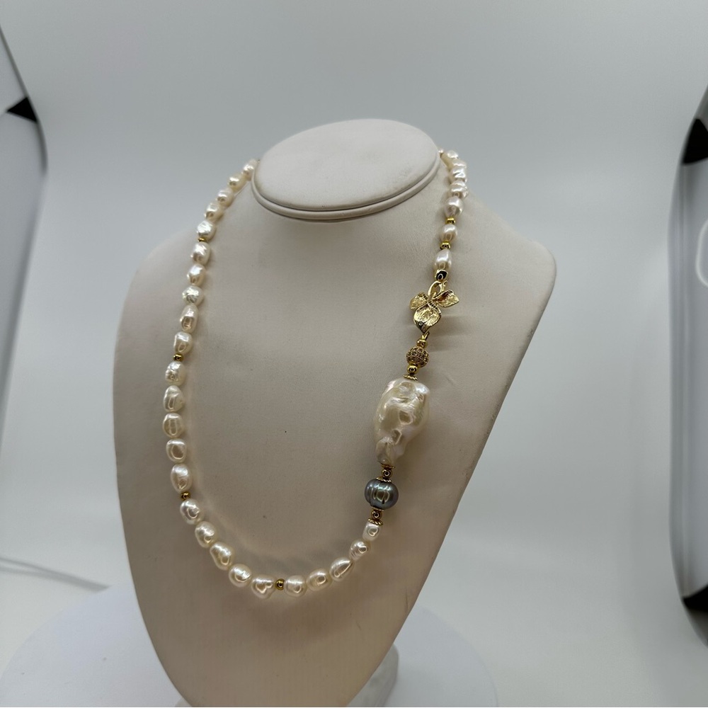 #125 New Elegant Handmade Pearl Necklace with Lily Flower Clasp